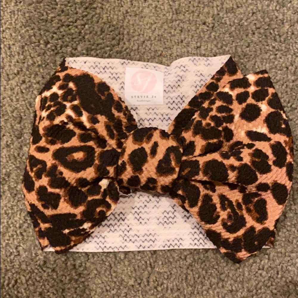LEOPARD PRINT OVER SIZED BABY BOW STEVIE J’s